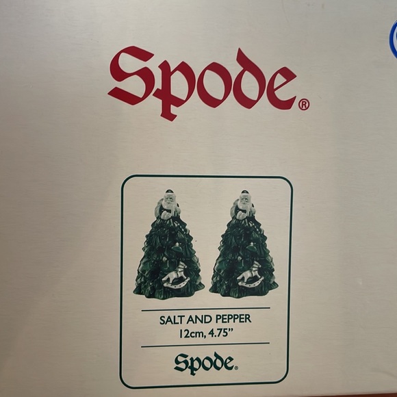 Spode Christmas Tree Salt and Pepper Shakers - Picture 6 of 6